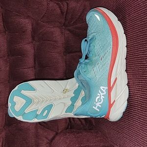 Womans Hoka Clifton 8 Size 7.5B